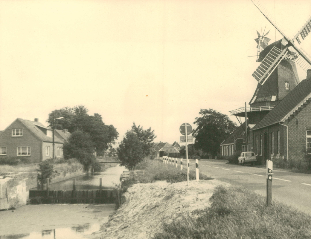 Blick auf die Einfahrt des Großefehnkanals