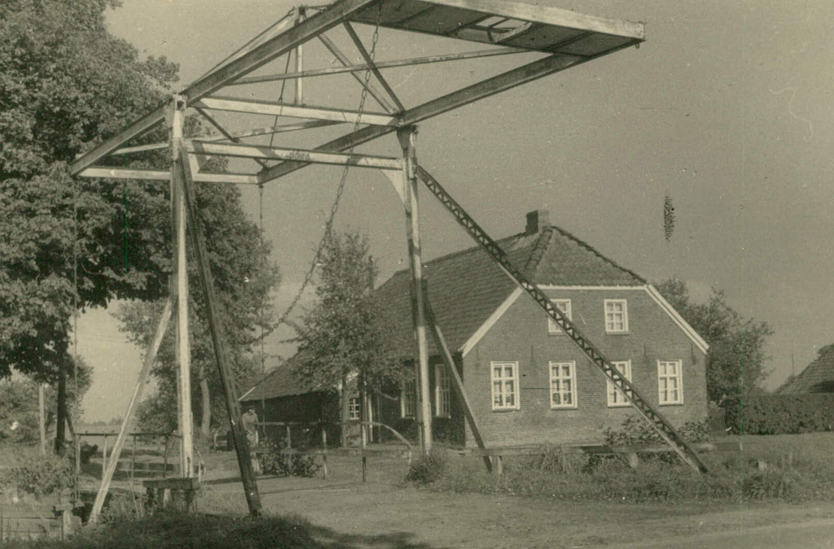 Frerichsbrücke 1946 mit dem Haus Tjarks